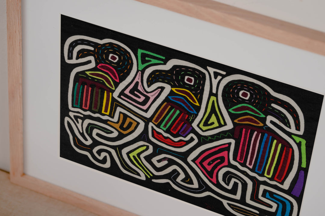 Three Dancing Blackbirds Mola