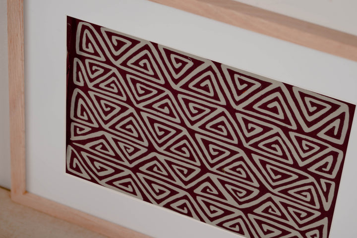 Burgundy And Wite Classic Design Mola