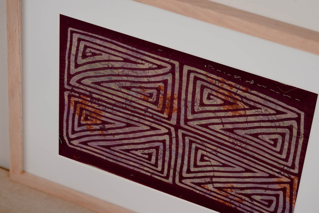 Vintage Maroon And White Classic Design Mola