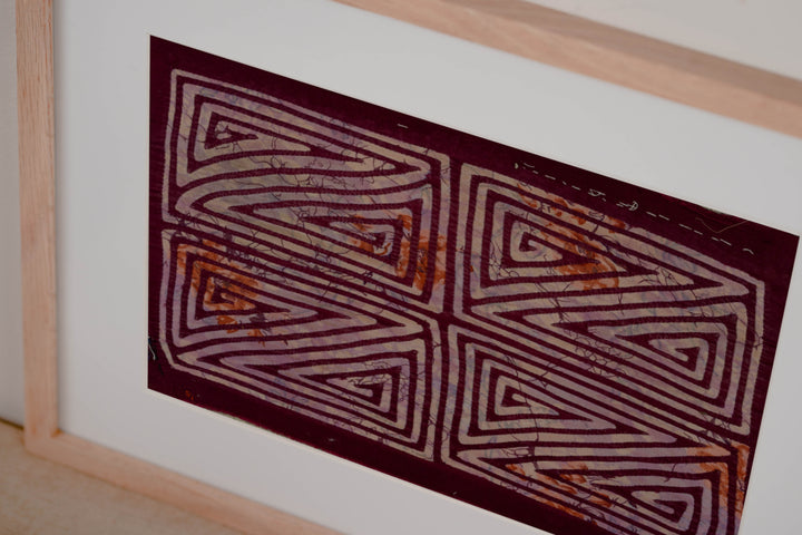 Vintage Maroon And White Classic Design Mola