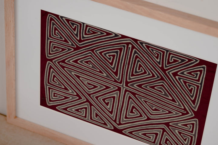 Burgundy And White Classic Design Mola