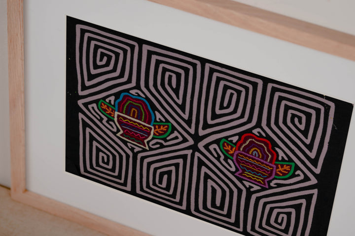 Black And White Flower Pot Mola