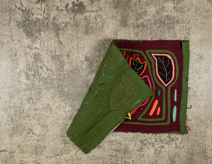 Burgundy And Green Top Cat Mola