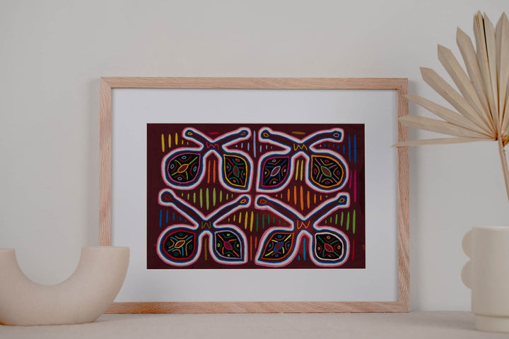 Maroon Crossed Tennis Racket Mola