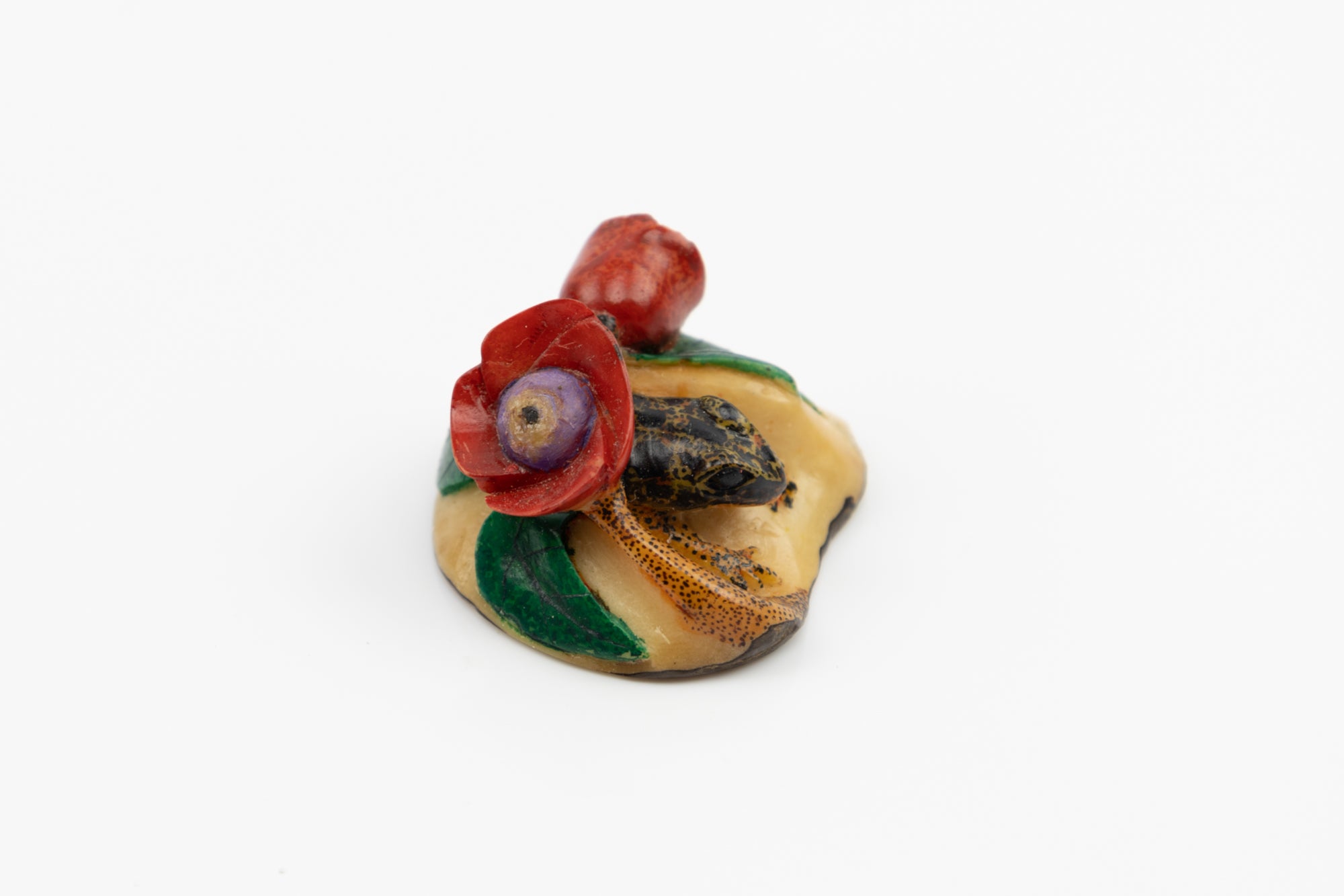 Wounaan Indian Frog and Flower Tagua Carving