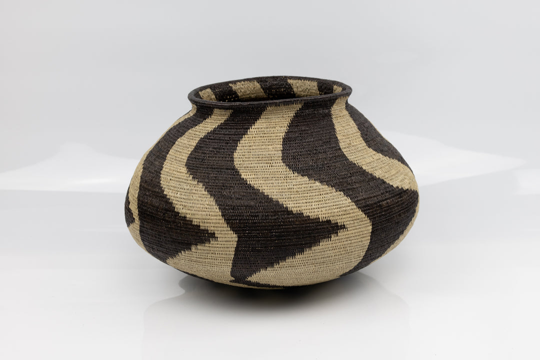 Wounaan Indian woven black and tan large basket Panama art