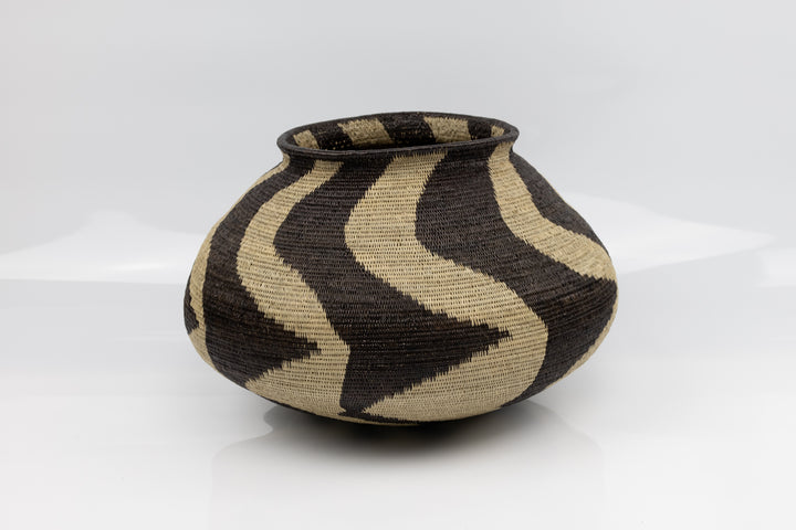 Wounaan Indian woven black and tan large basket Panama art
