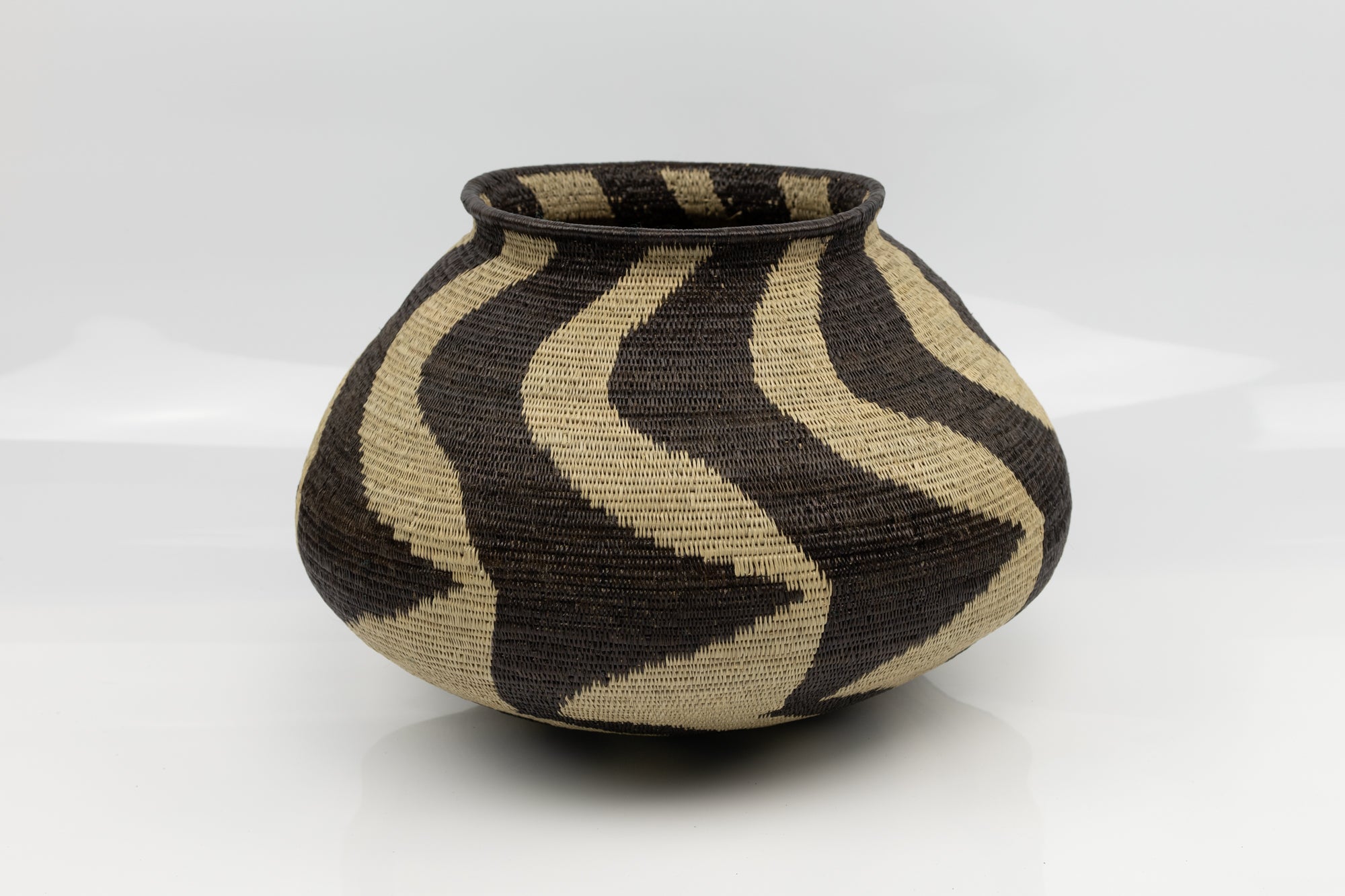 Wounaan Indian woven black and tan large basket Panama art