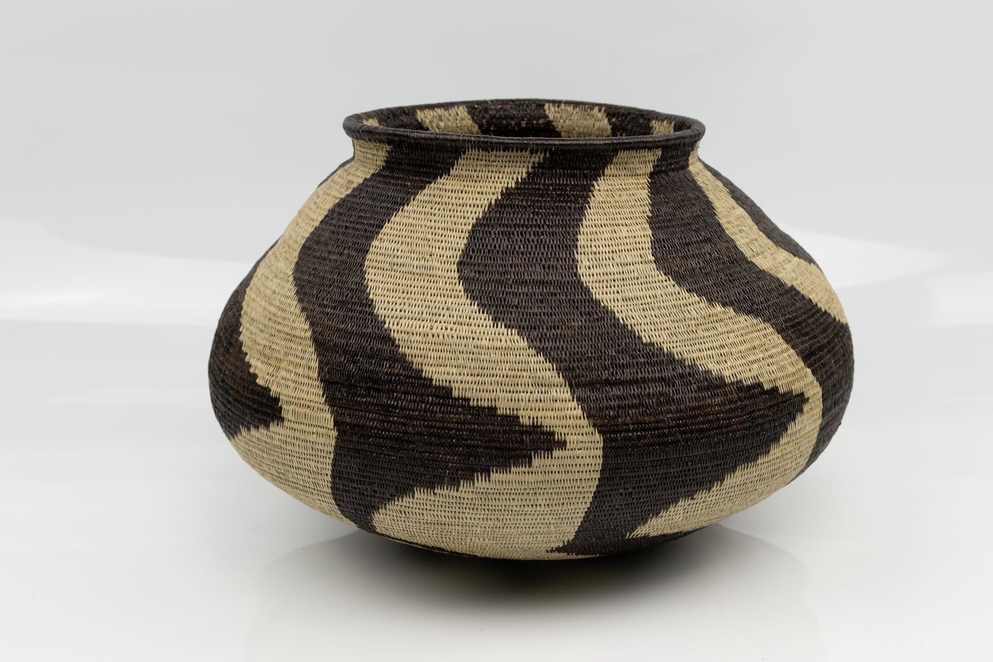 Wounaan Indian woven black and tan large basket Panama art