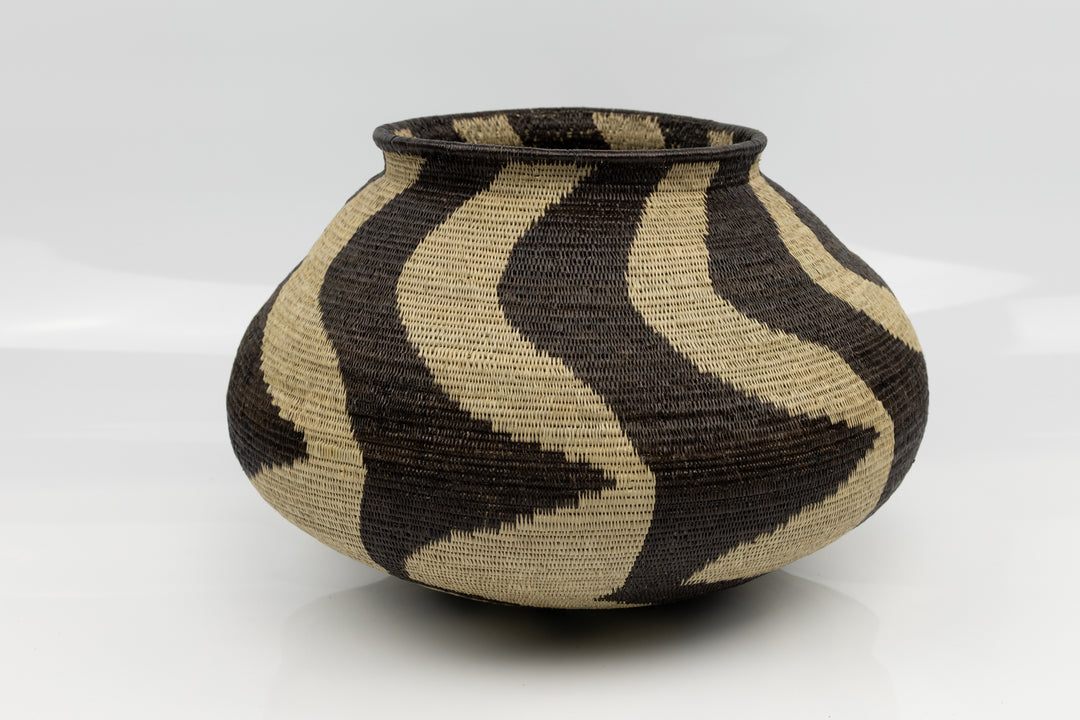 Wounaan Indian woven black and tan large basket Panama art