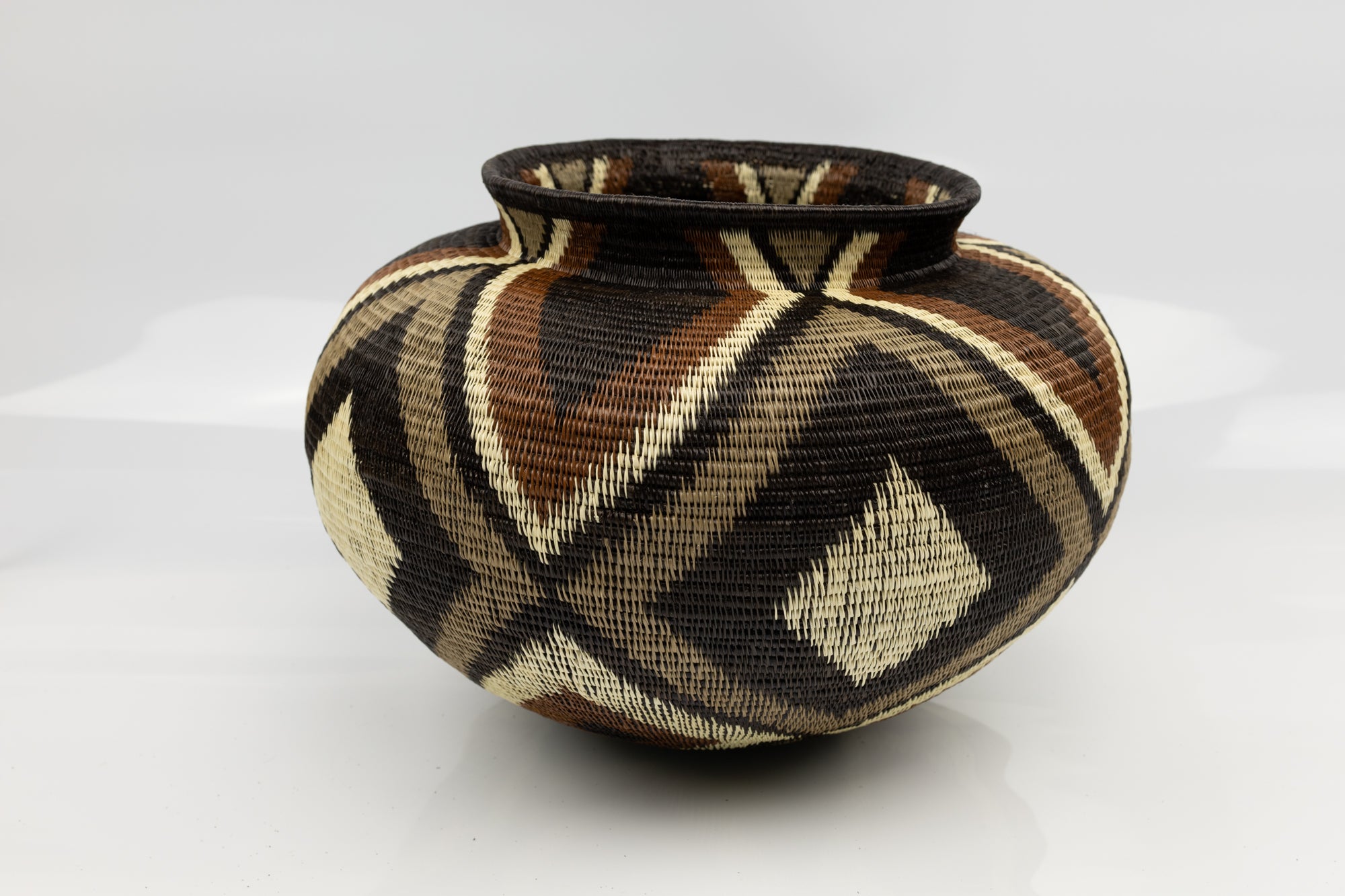 Wounaan Indian woven black and tan Diamond design large basket Panama art