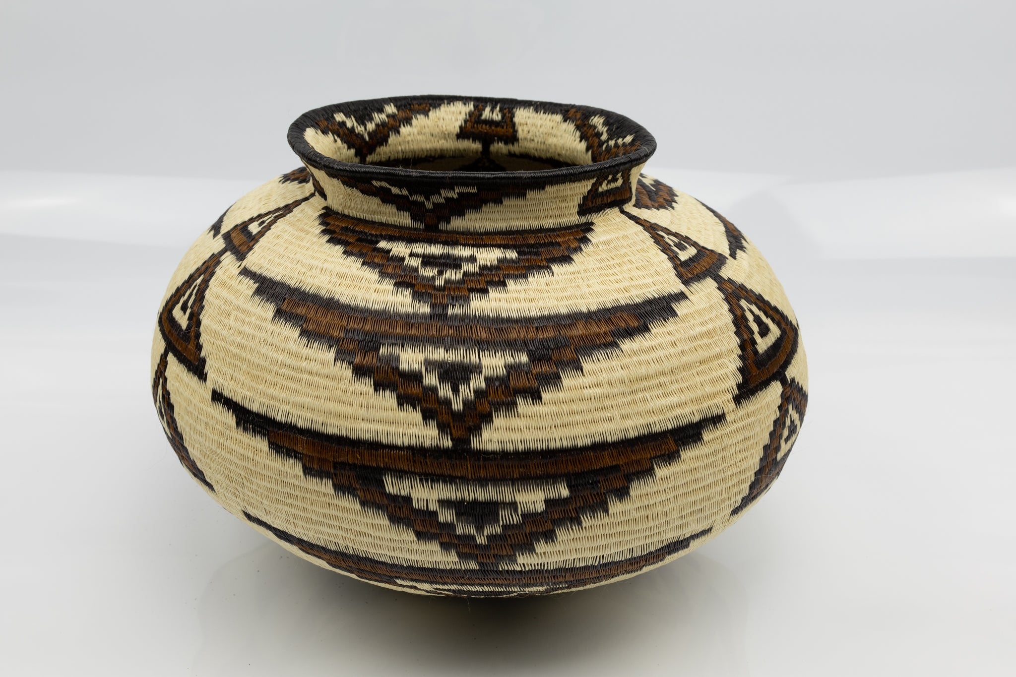 Wounaan classic design woven basket. Brown white and black.