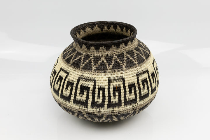 Panama Wounaan Indian woven greek key basket. gray black and white