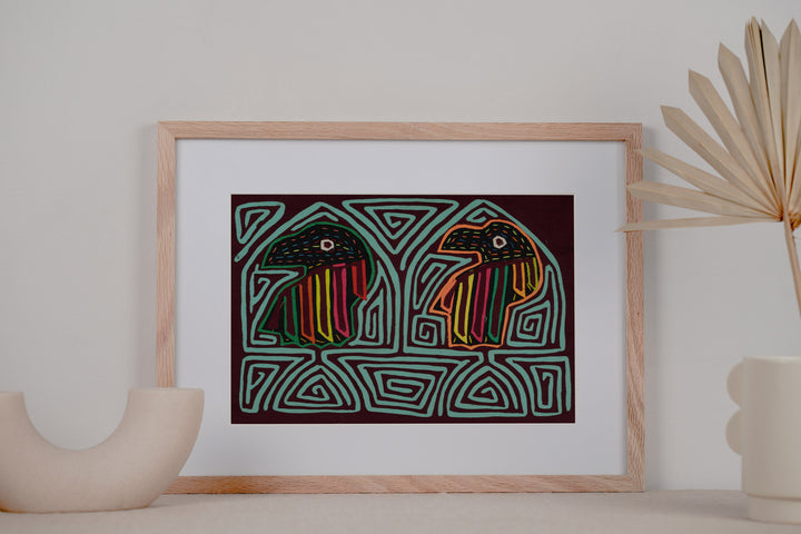 Turquoise Penquin Maron Backgroud Mola