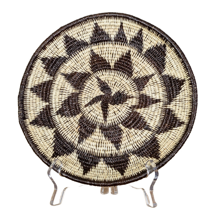 Black And White Diamond Point Basket Plate