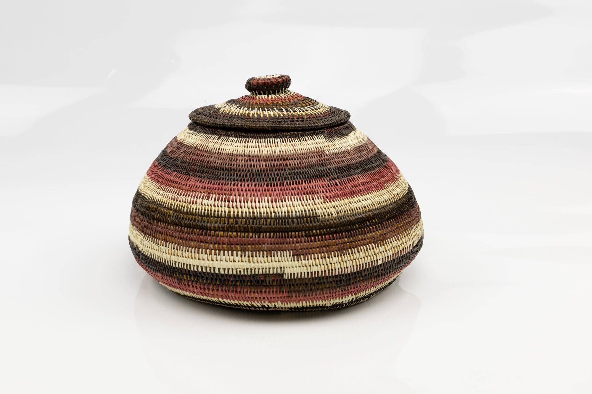 Wounaan Indian Hand Woven Classic Beehive Panama Basket with Top