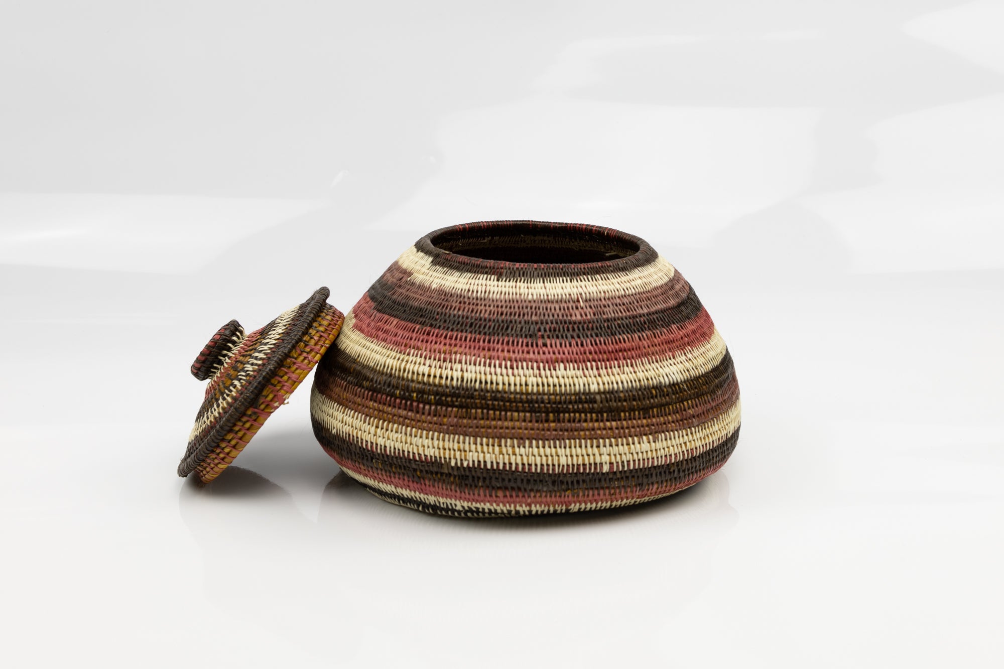 Wounaan Indian Hand Woven Classic Beehive Panama Basket with Top