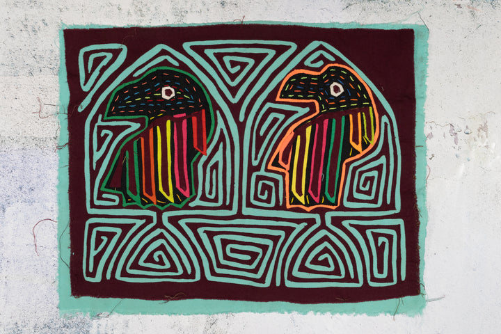Turquoise Penquin Maron Backgroud Mola