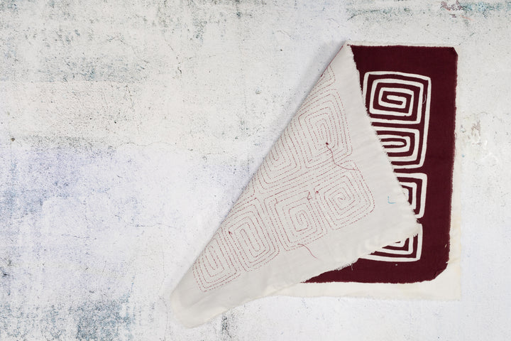 Burgundy and White Hollywood Squares Mola