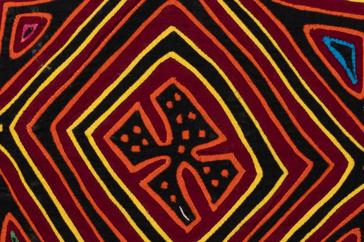 Black Red Yellow Maze Mola