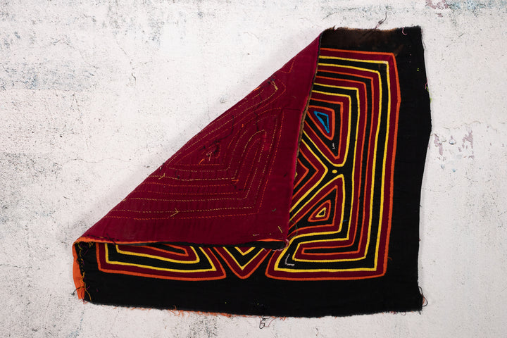 Black Red Yellow Maze Mola