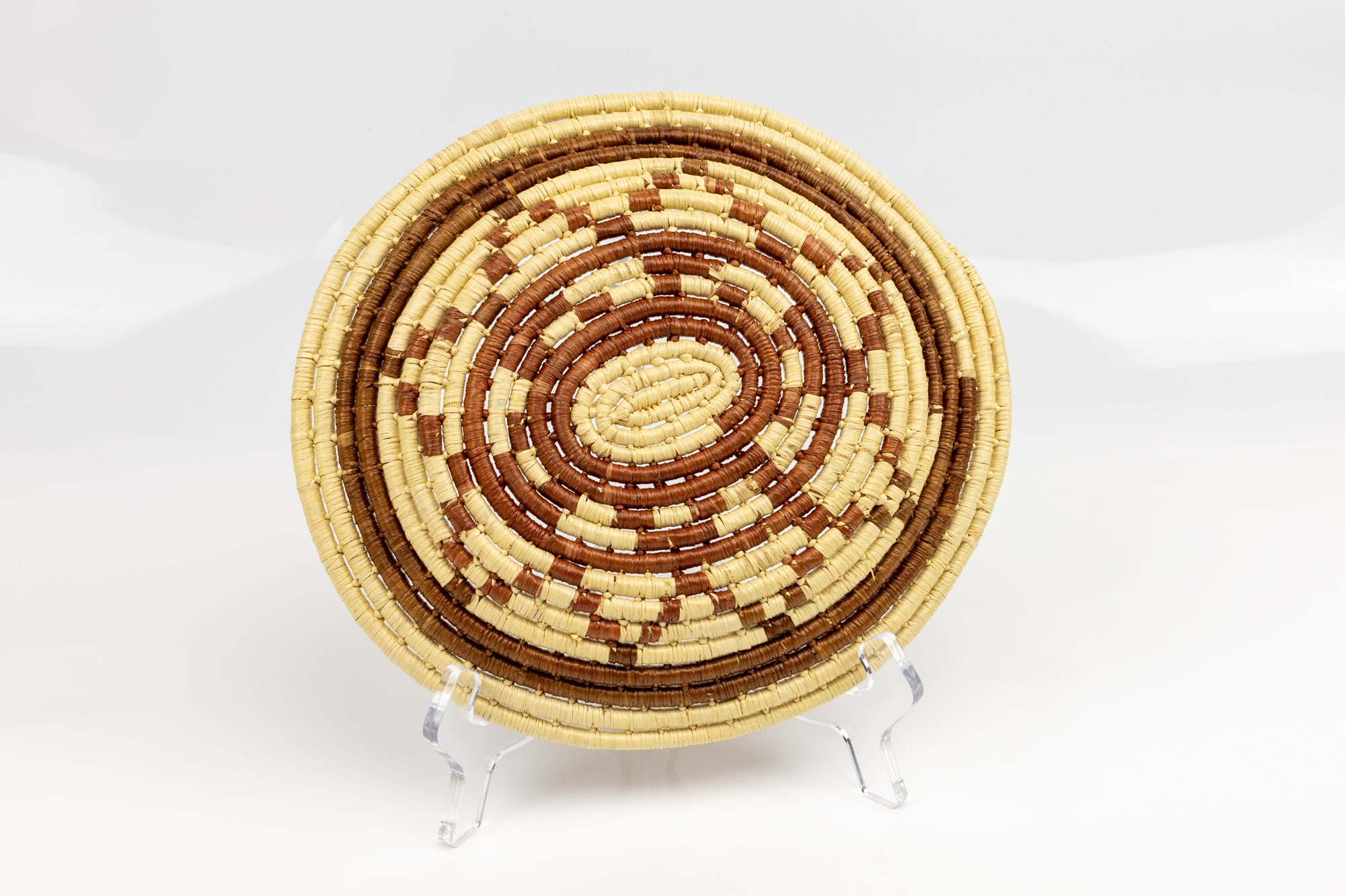 Hand woven plate basket from Panama. Brown and white colors. Wall decoration. Indigenous artists Panama.