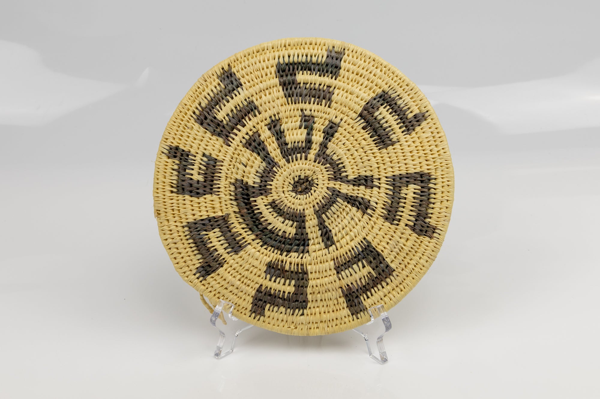 Hand woven plate basket from Panama. gray and white colors. Wall decoration. Indigenous artists Panama.