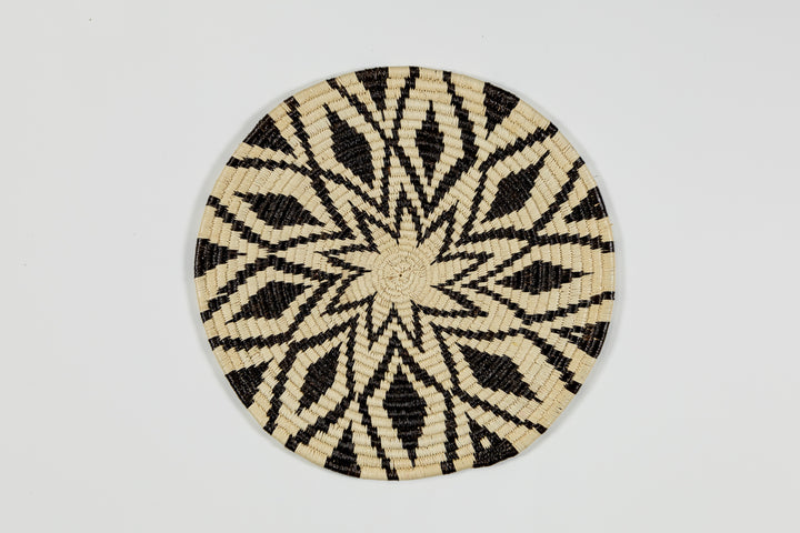 Black and White Diamond Array Basket Plate