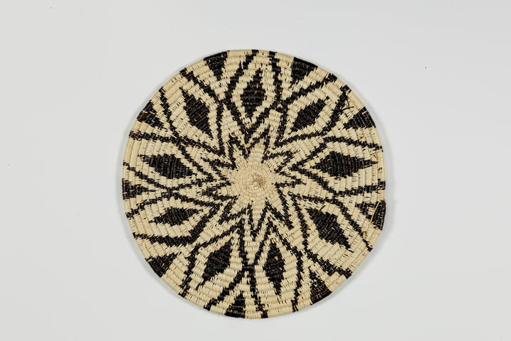 Black and White Diamond Array Basket Plate