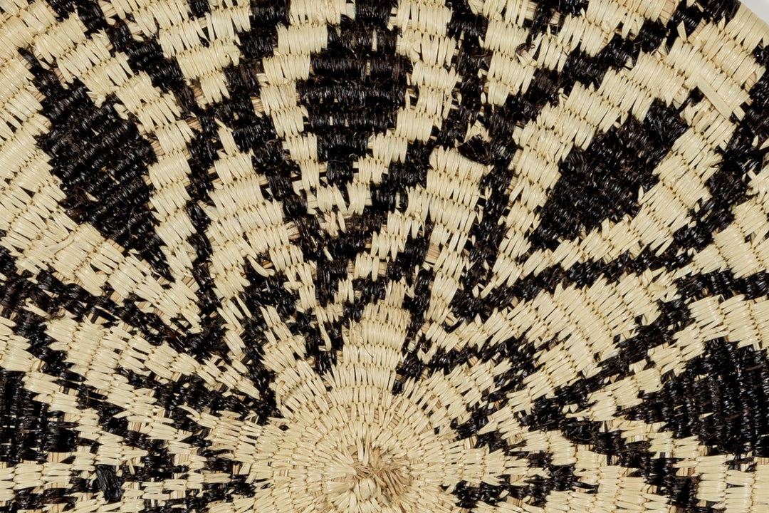 Black and White Diamond Array Basket Plate