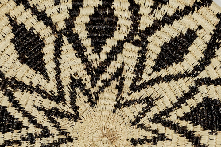 Black and White Diamond Array Basket Plate