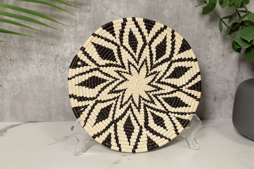 Black and White Diamond Array Basket Plate