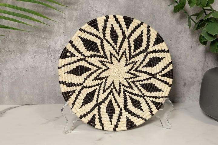 Black and White Diamond Array Basket Plate