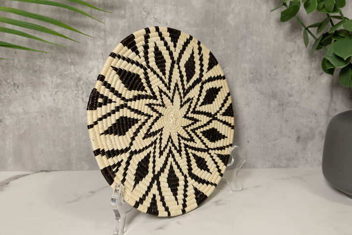 Black and White Diamond Array Basket Plate