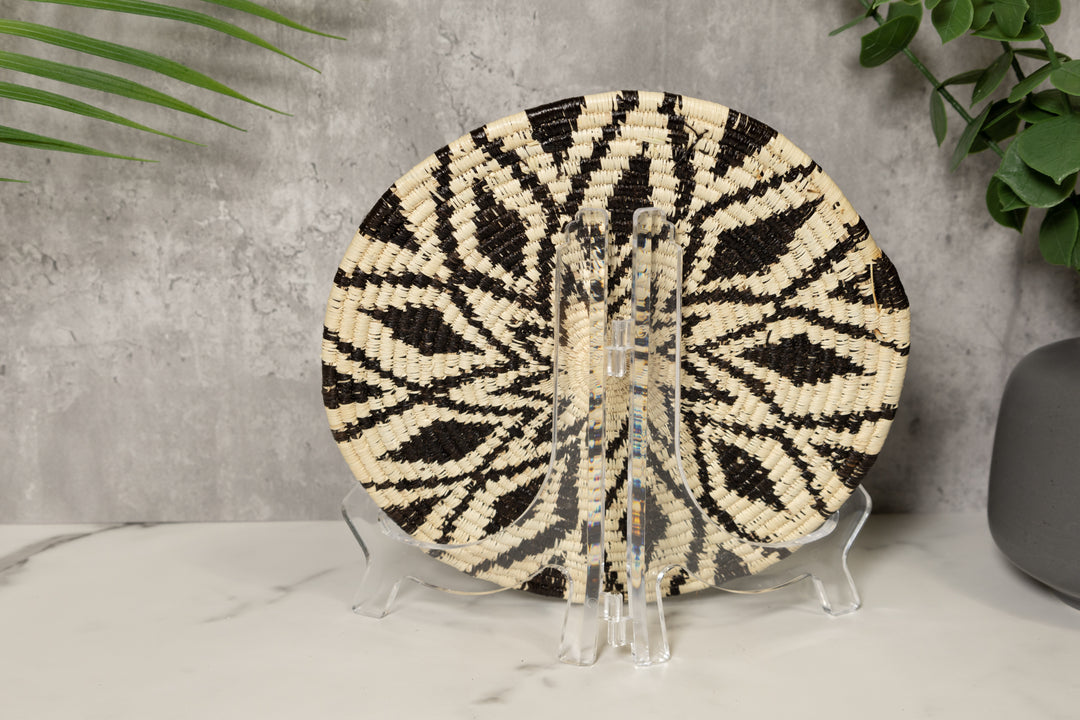 Black and White Diamond Array Basket Plate