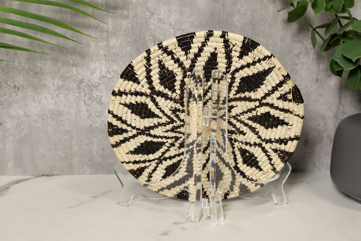 Black and White Diamond Array Basket Plate