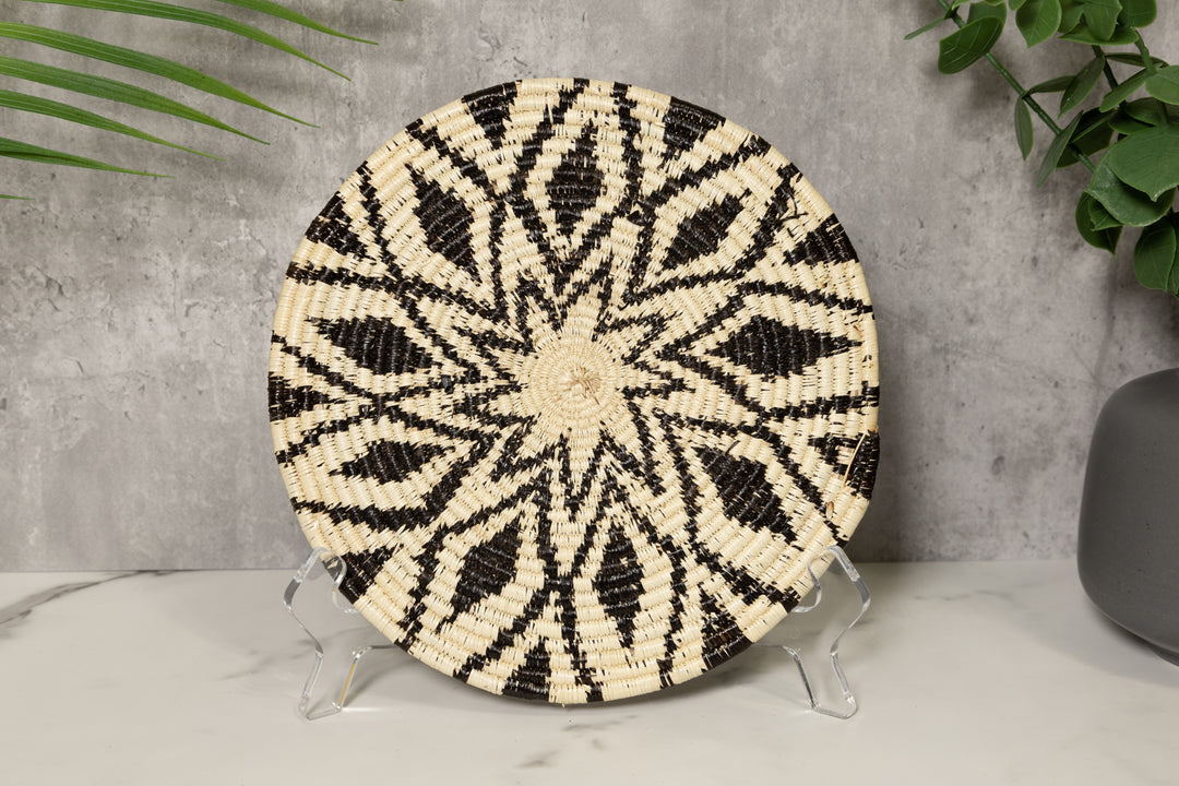 Black and White Diamond Array Basket Plate