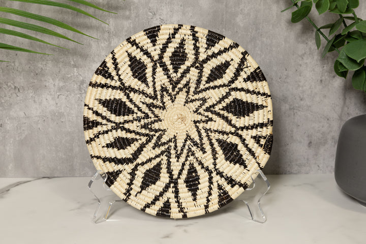 Black and White Diamond Array Basket Plate