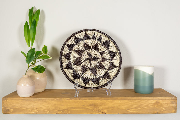 Black And White Diamond Point Basket Plate