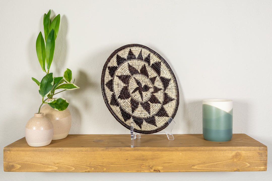Black And White Diamond Point Basket Plate