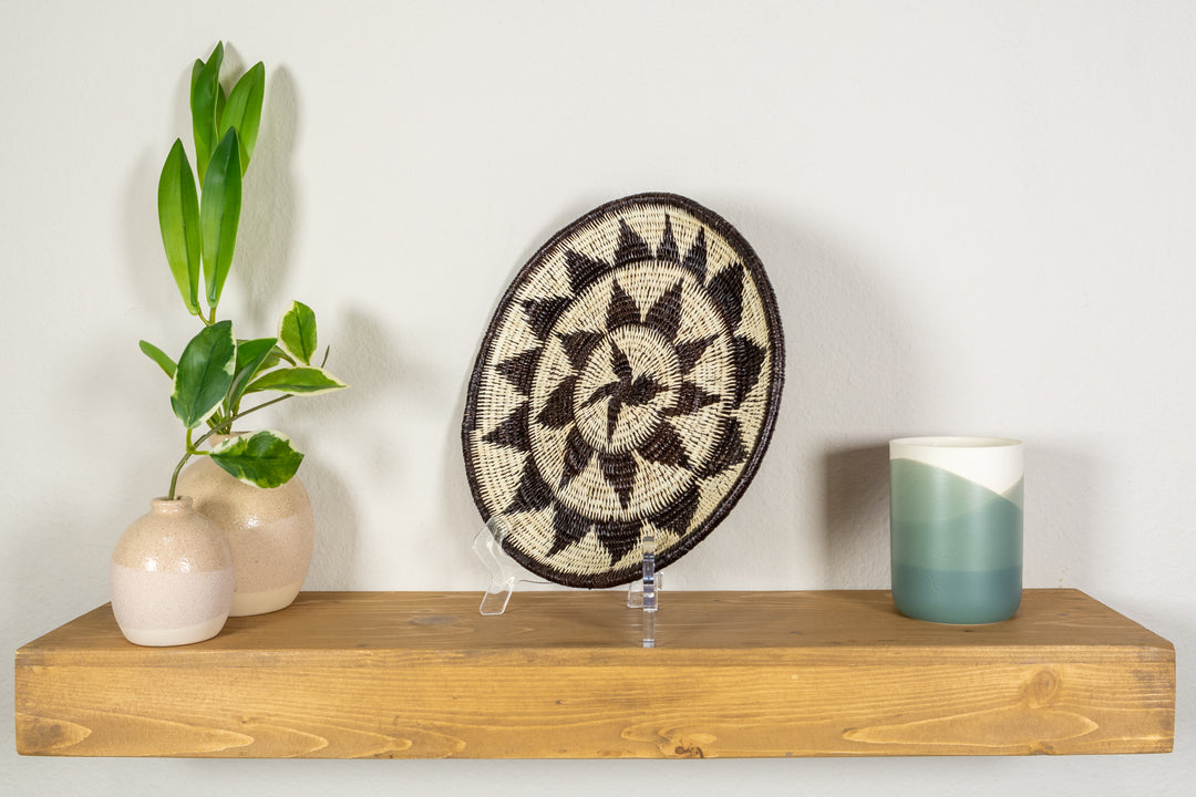 Black And White Diamond Point Basket Plate
