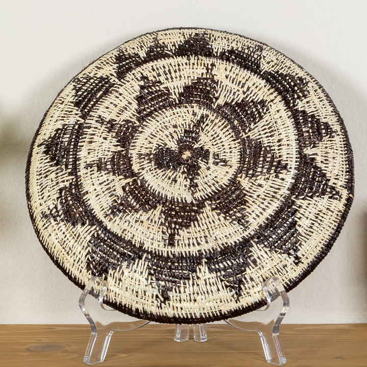 Black And White Diamond Point Basket Plate