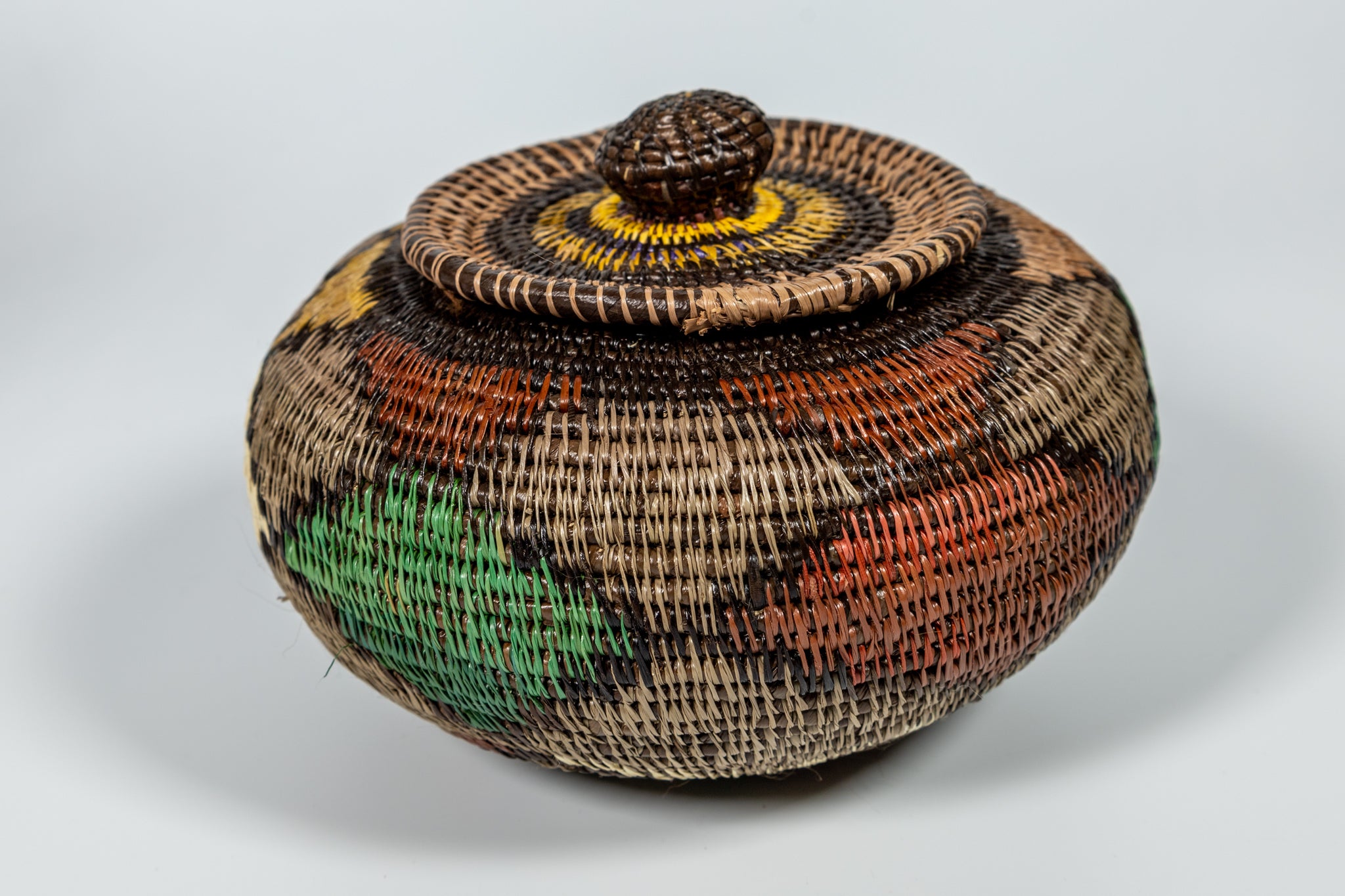 Multi-Color Diamond Design Woven Basket With Top