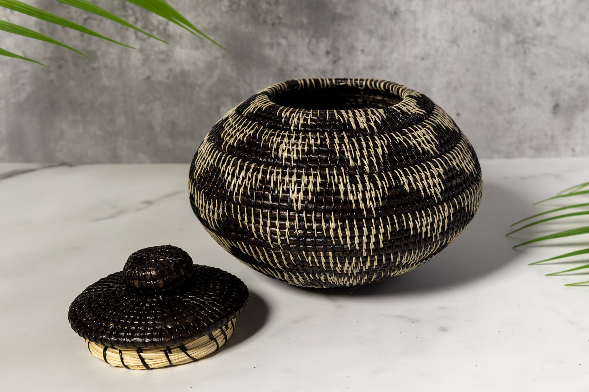 Black And White Diamond Woven Basket With Top