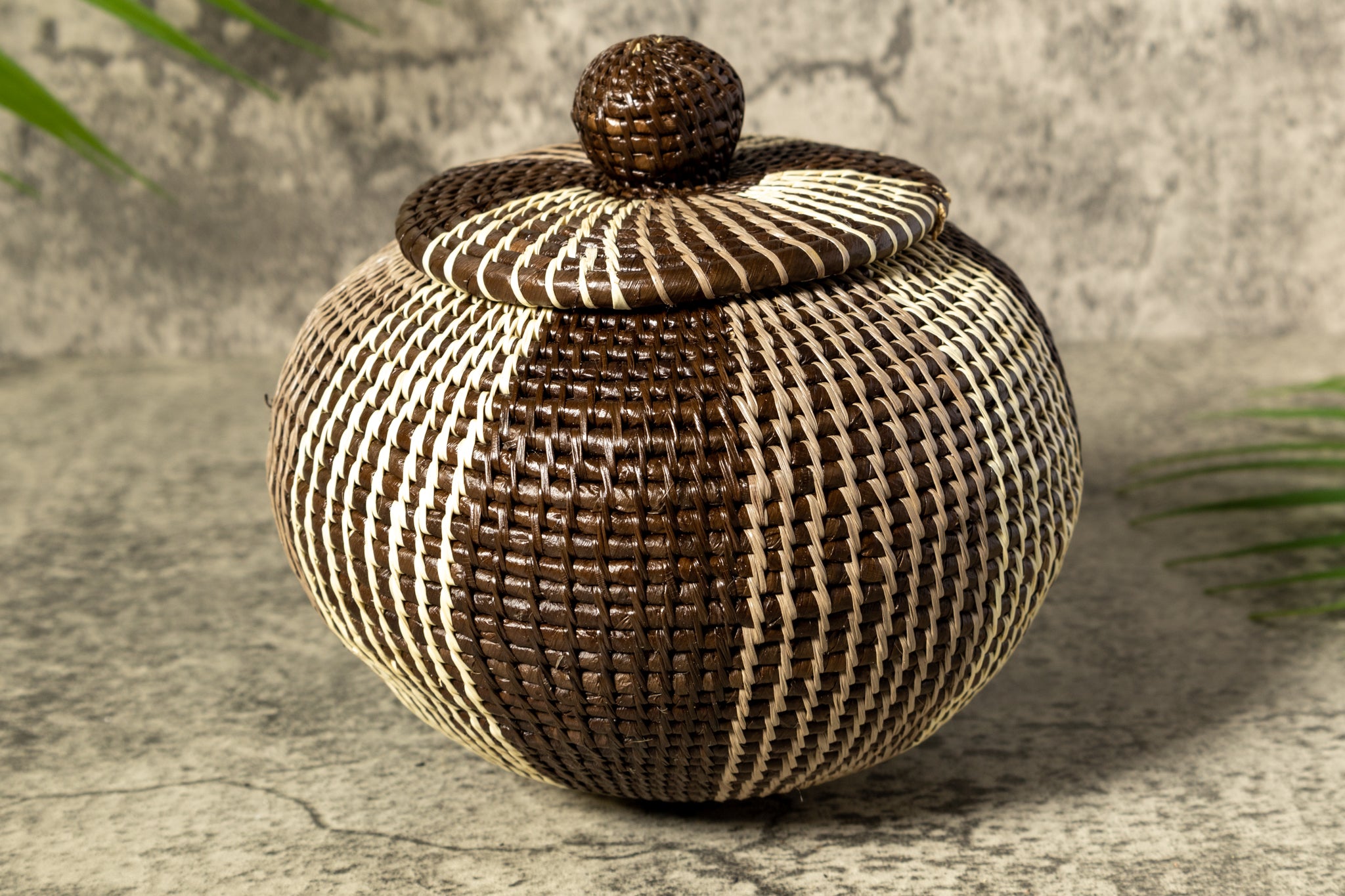 Brown And White Jungle Essence Woven Basket With Top