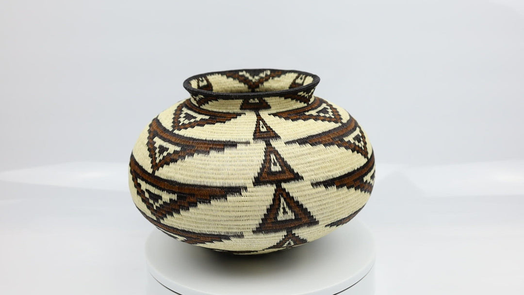 Wounaan classic design woven basket. Brown white and black.