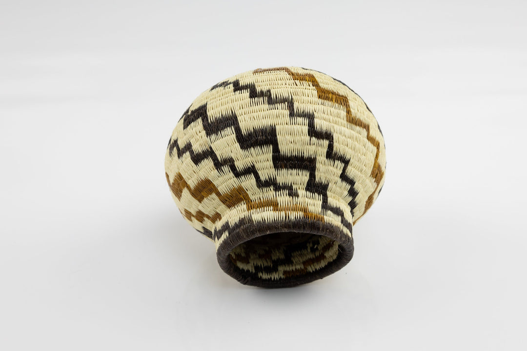 Hand Woven Natural Fiber Basket Gold and Black Made By Wounaan And Emberá Panama Indians. Bowl Basket, Woven Basket, Basket Decor