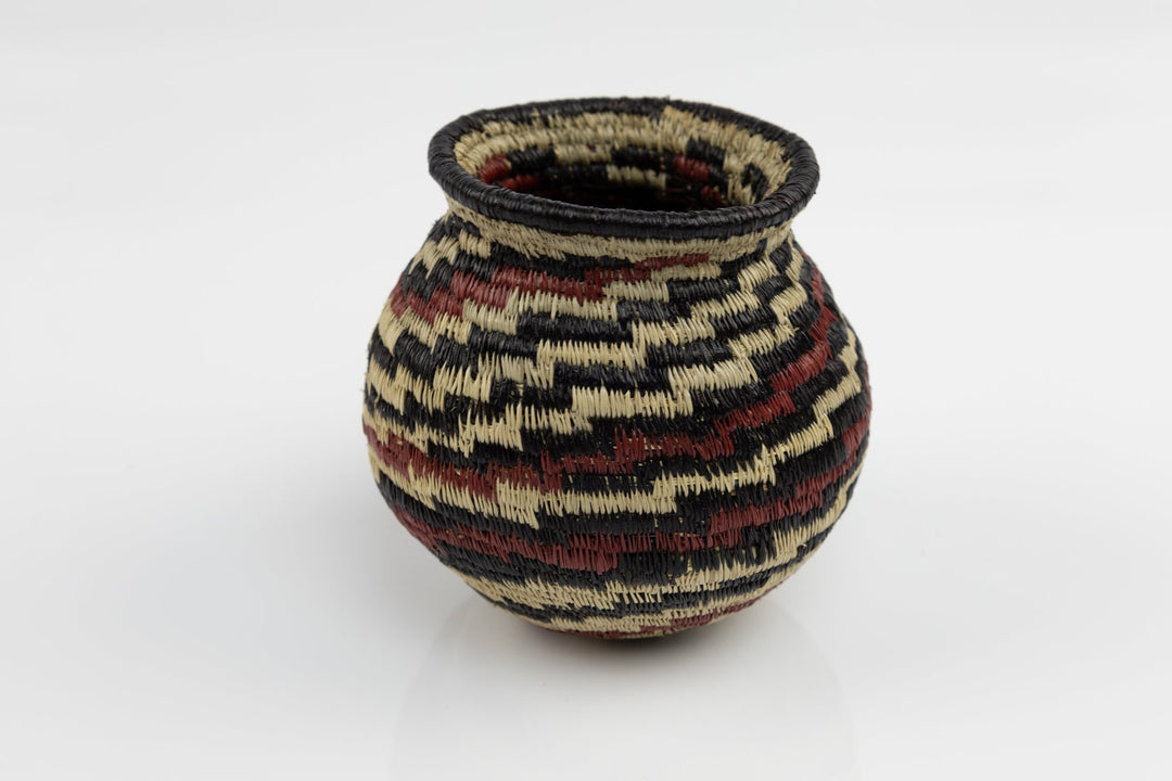 Hand Woven Swirl Design Basket Made By Wounaan And Emberá Panama Indians. Bowl Basket, Woven Basket, Basket Decor, Woven Storage