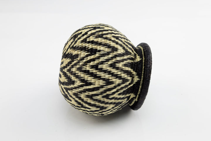 Hand Woven Black and White Basket Made By Wounaan And Emberá Panama Indians. Bowl Basket, Woven Basket, Basket Decor, Woven Storage