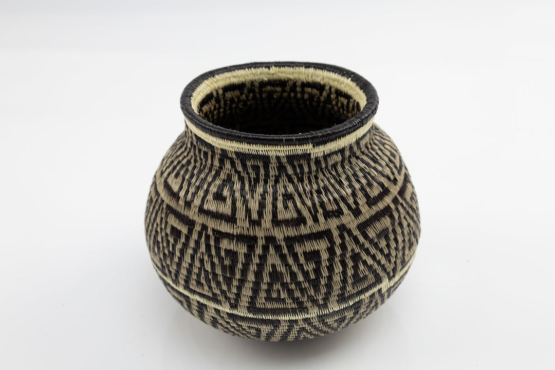 Hand Woven Black and Gray Basket Made By Wounaan And Emberá Panama Indians. Bowl Basket, Woven Basket, Basket Decor, Woven Storage